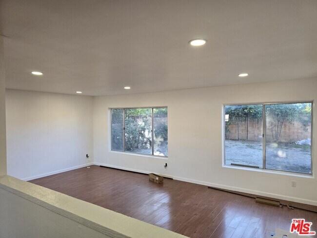 Building Photo - 10123 Hanna Ave