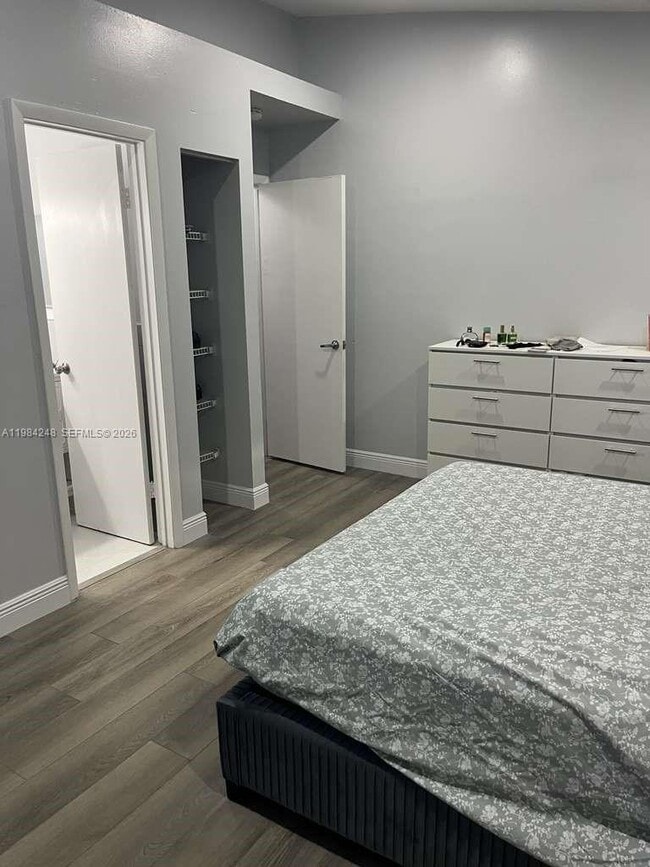 Building Photo - 9787 Riverside Dr