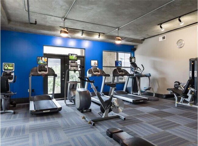 Building Photo - 202 1/2 Lavaca St