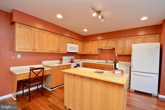 Building Photo - 7209 Burton Hill Ct