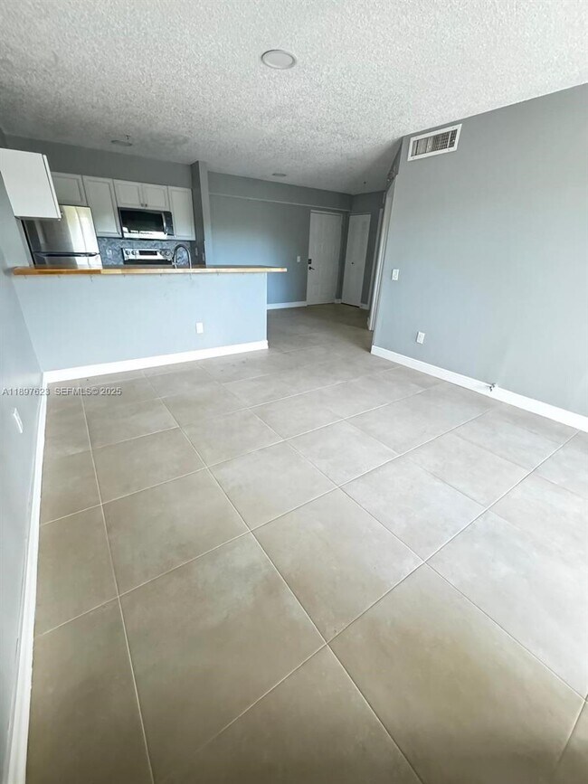 Building Photo - 450 S Park Rd