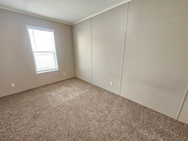 Building Photo - 299 Tamarack