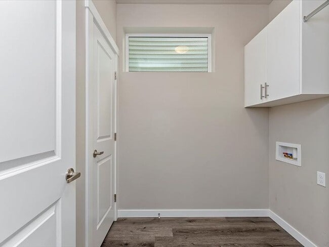 Building Photo - Must See!  Ready to move in! 4 bedroom, 2 bath home available in Verado with landscaping Included!