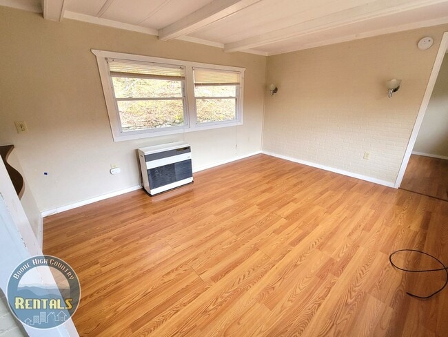 Building Photo - Cozy 2bd/1ba Home In Newland