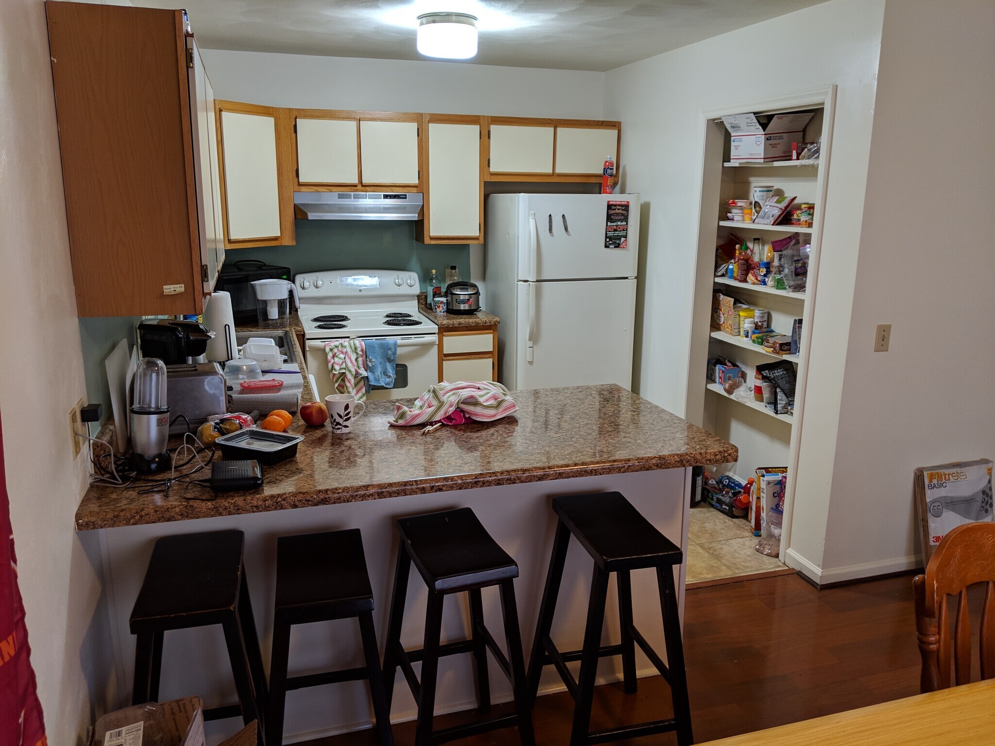 Kitchen w/Pantry - 892 Patrick Henry Dr