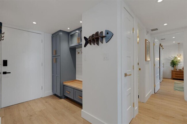 Building Photo - 4360 Chatham Dr