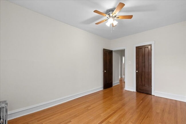 Building Photo - Large One Bedroom in Andersonville