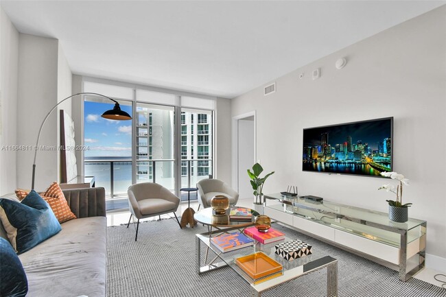 Building Photo - 1300 Brickell Bay Dr