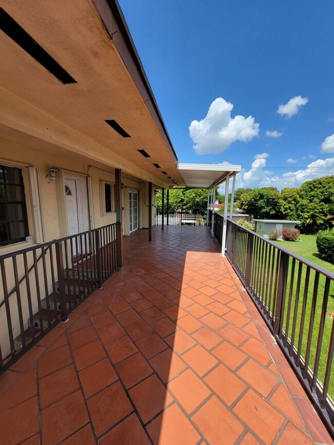 Building Photo - 120 NW 43rd Pl