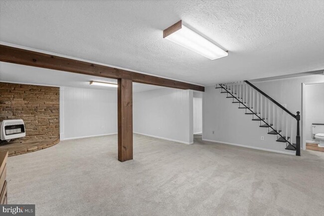 Building Photo - 260 Hill Crest Dr