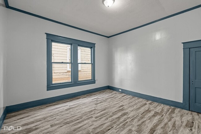 Building Photo - 3 Bedroom 1 Bath