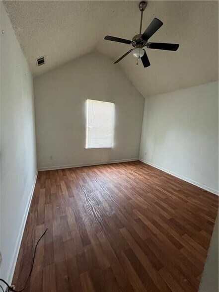 Building Photo - 5420 Sapphire Cir