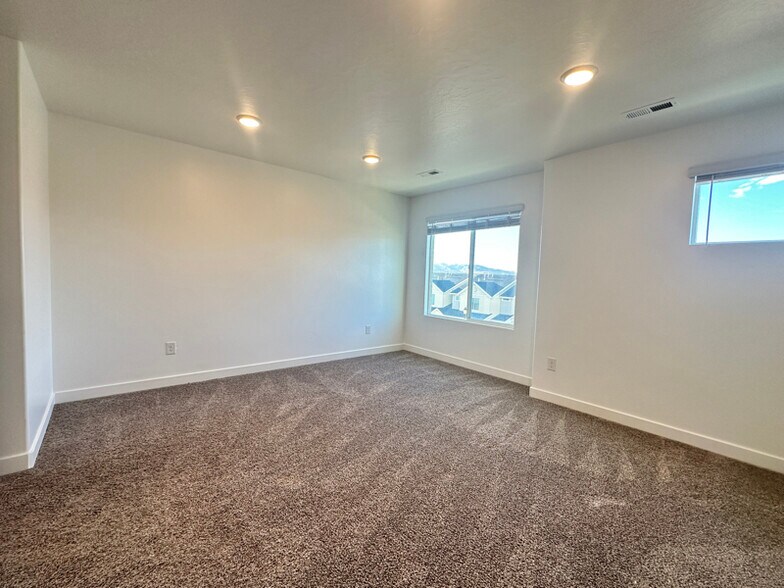 Building Photo - 1089 Waterway Ln