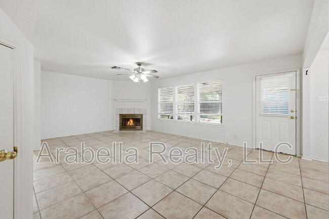 Building Photo - 832 Dimrock
