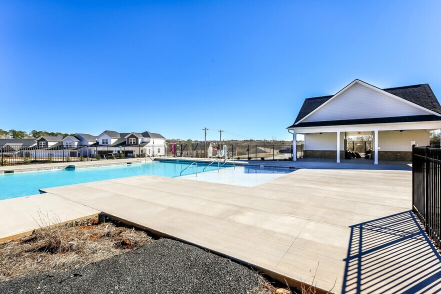 Building Photo - 102 Norse Crk Dr