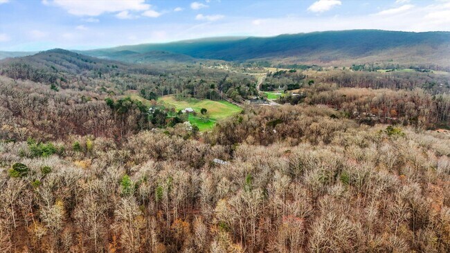 Building Photo - Harriman 37748 - Charming 2-bedroom, 1.5-bathroom Home nestled on 3.8 acres of woods - Contact Ch...