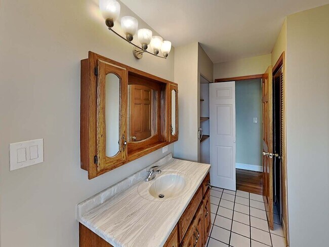 Building Photo - 11145 Boeger Ct