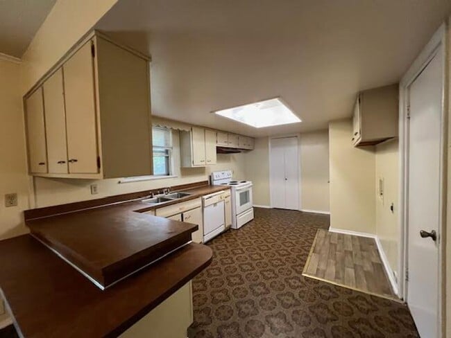 Building Photo - 1330 La Porte Dr