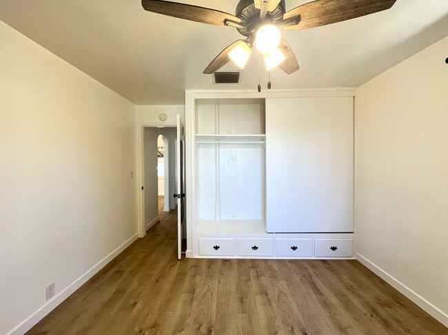 Building Photo - 3 bed, 2 bath located in Riverside!