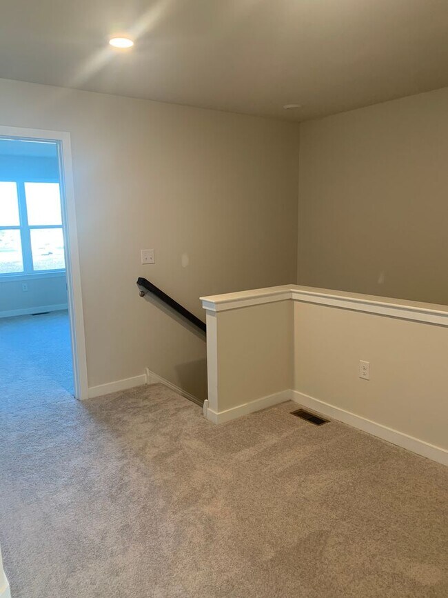 Building Photo - THREE BEDROOM/2.5 BATH TOWNHOME in Southern Lehigh School District