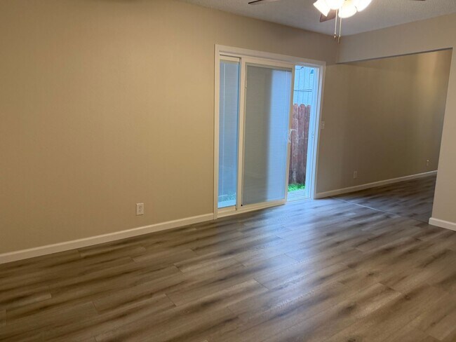 Building Photo - 5419 E Knoll Dr