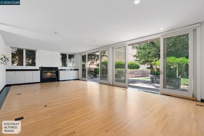 Building Photo - 660 La Casa Via