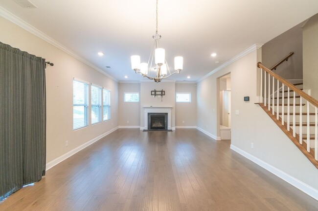 Building Photo - Spacious & Elegant 4 Bedroom Home in Fort ...