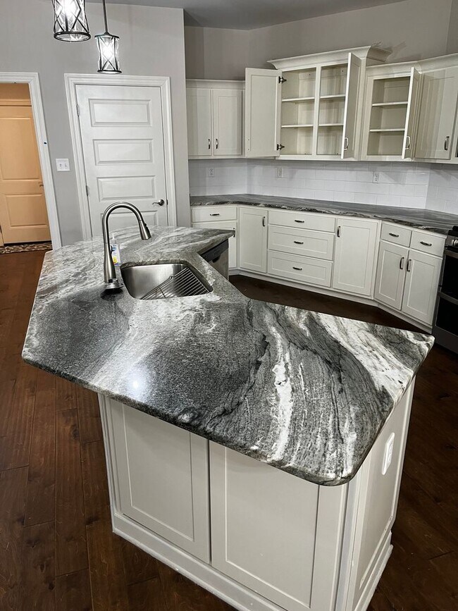 Building Photo - Custom Built home in a quiet subdivision