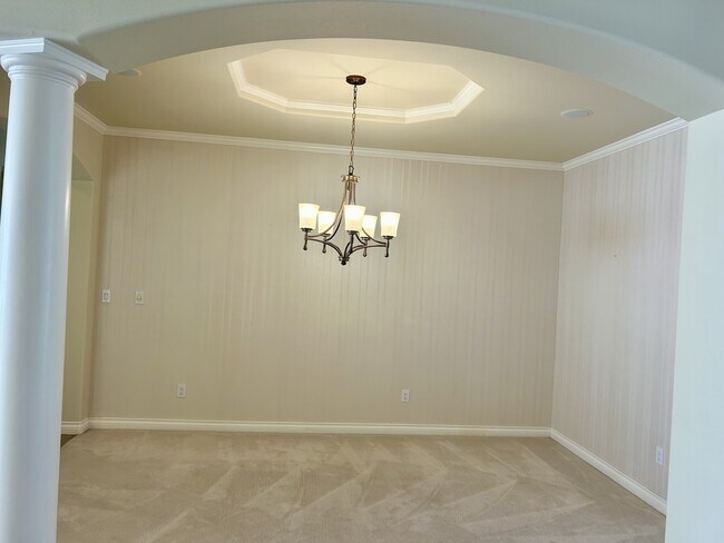 Building Photo - 560 E Maberry Dr