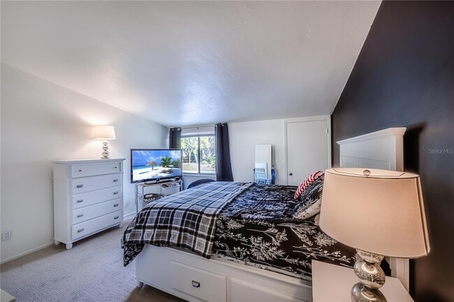 Building Photo - 722 White Pine Tree Rd