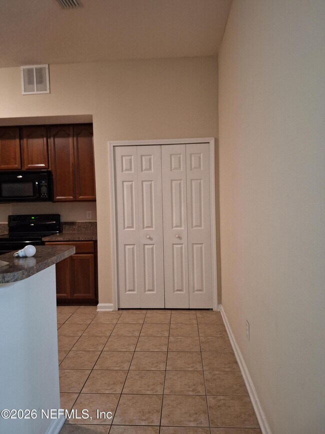 Building Photo - 7032 Deer Lodge Cir