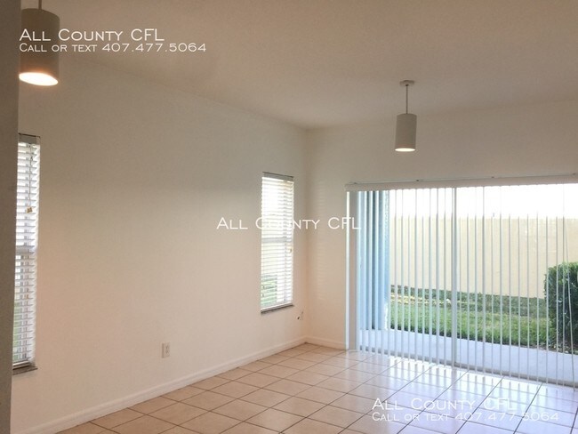 Building Photo - 10660 Savannah Wood Dr