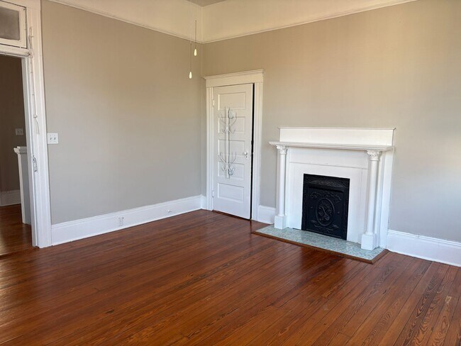 Building Photo - Beautiful Downtown Apartment