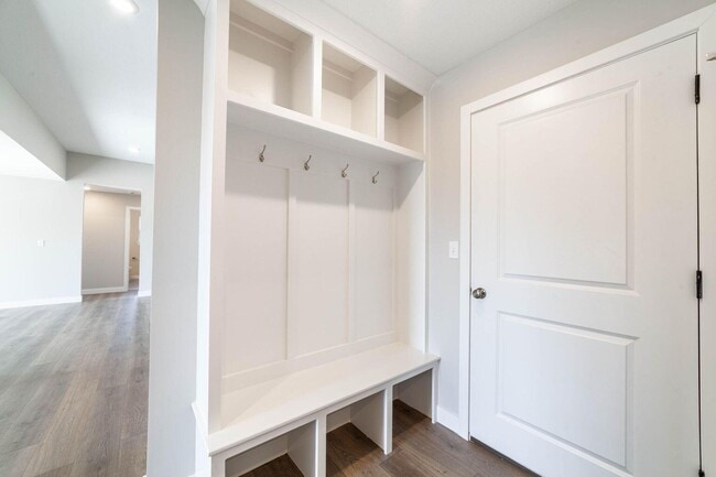 Building Photo - 2124 Brengman Dr