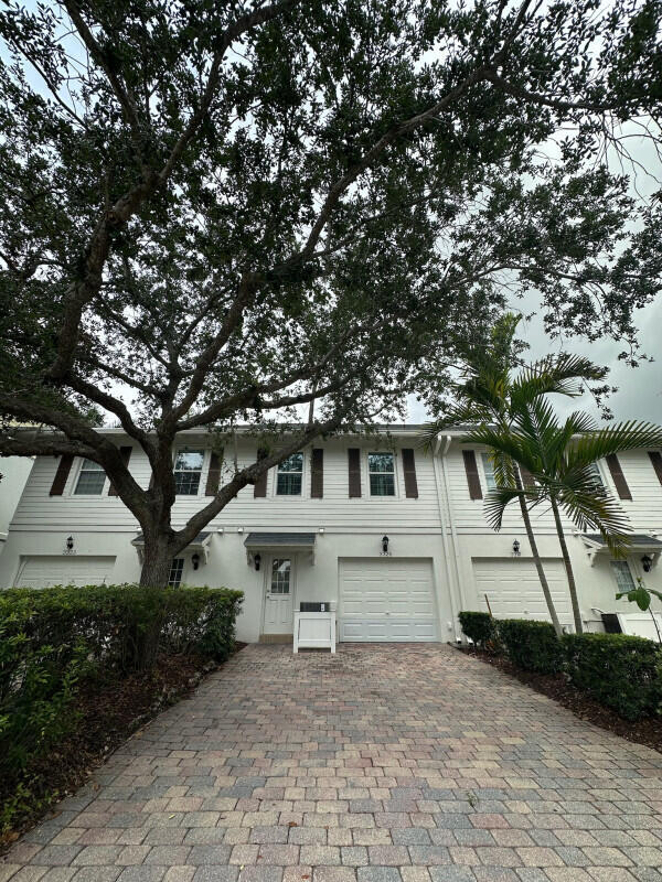 Building Photo - 3325 E Community Dr