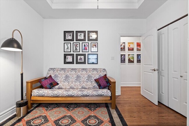 Building Photo - 1048 W Lawrence Ave