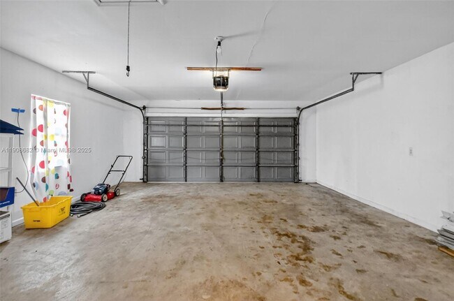 Building Photo - 6858 S Congress Ave