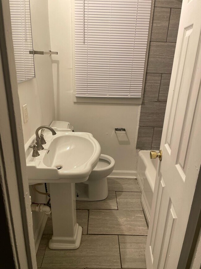 Building Photo - Section 8 Welcomed Large 2 Bedroom