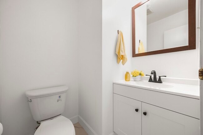 Building Photo - 370 Kawaihae St