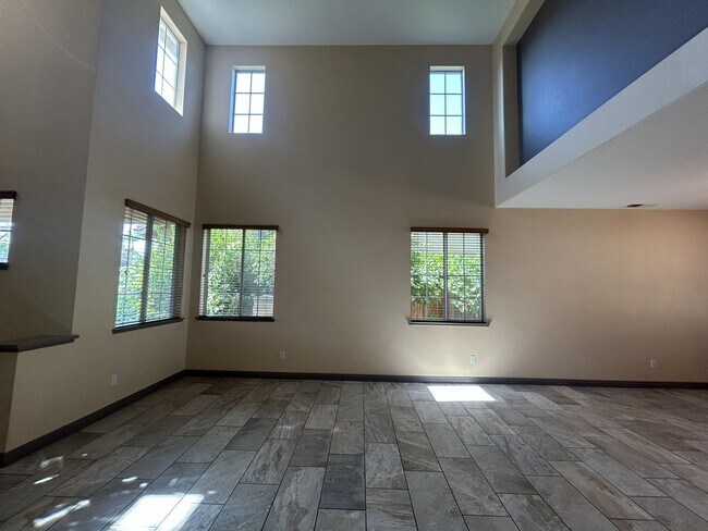 Building Photo - 37978 Spur Dr
