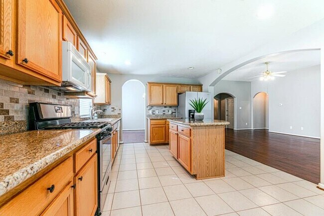 Building Photo - 2302 Avery Park Dr
