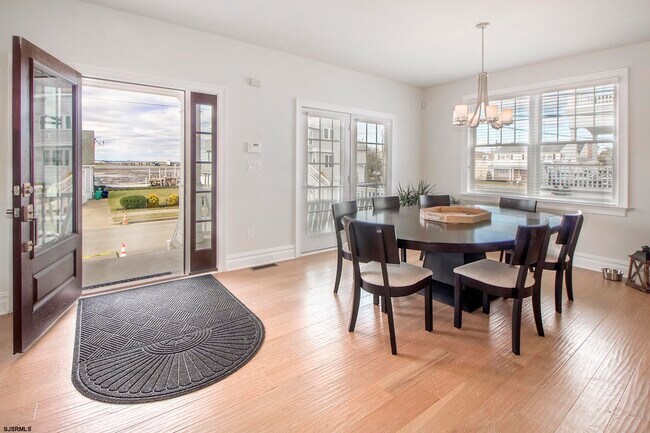 Building Photo - 8510 Fulton Ave