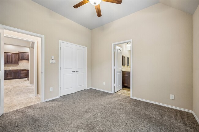 Building Photo - 2919 Rivermist Ln