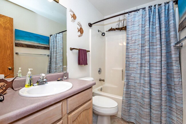 Building Photo - Spacious 2-Bedroom Home with Room to Roam ...