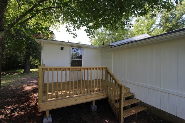 Building Photo - 3915 Foster Dr