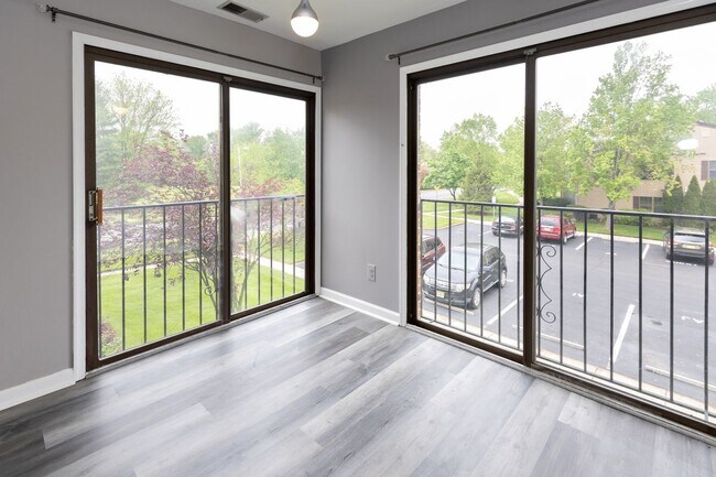 Building Photo - 10-B SUMAC CT