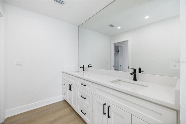 Building Photo - 328 Monet Dr