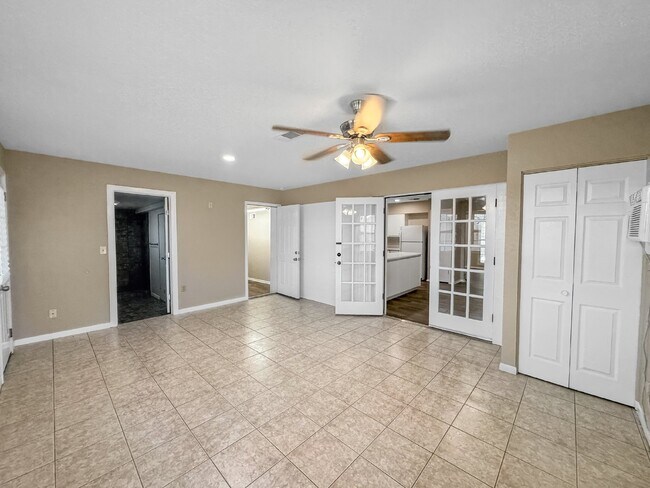 Building Photo - Welcome to Your New Rental in West San Antonio