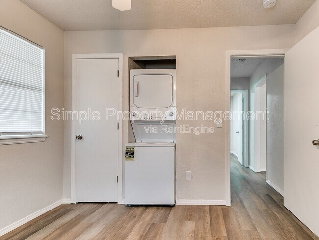 Building Photo - 5832 NW 31st Ter