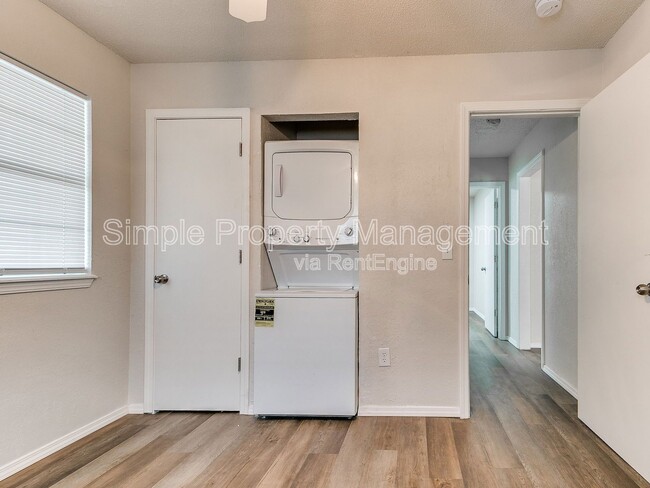 Building Photo - 5832 NW 31st Terrace